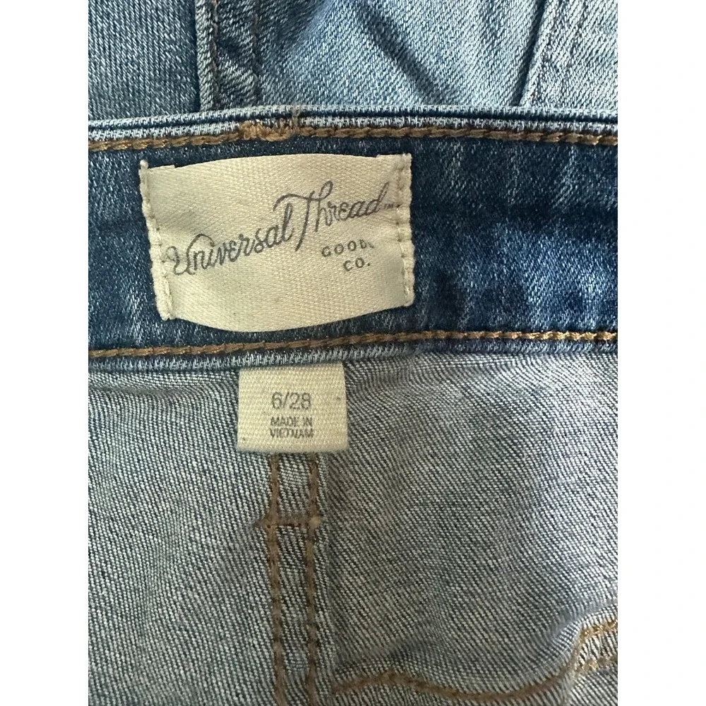 Universal Thread High Rise Midi Jean Shorts‎ Sz 6/28 Denim Distressed Streetwear